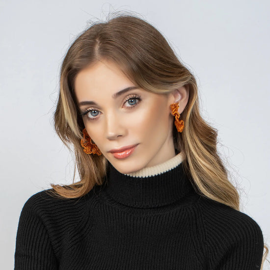 Load image into Gallery viewer, Rosegold Curvy Crochet Earrings
