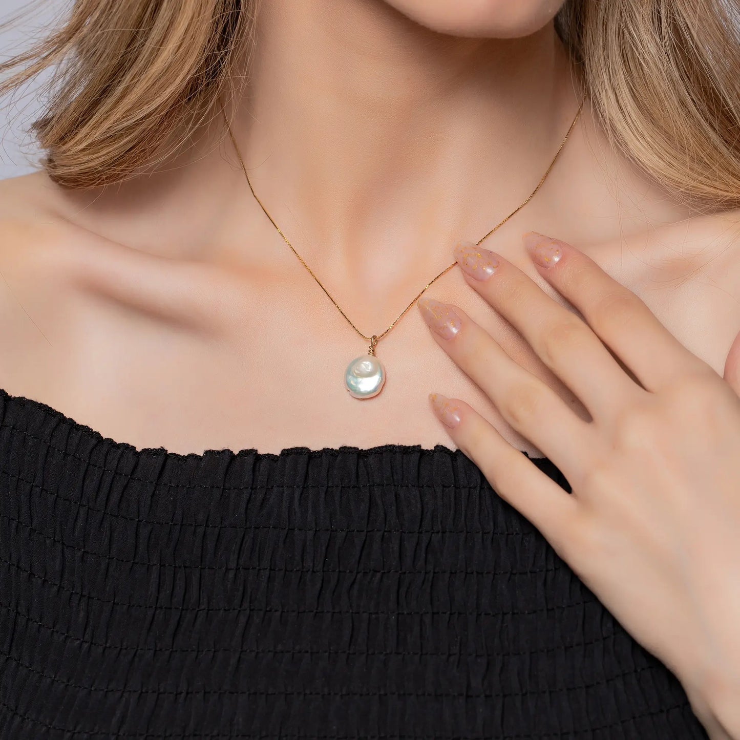 pearl-necklaces_white