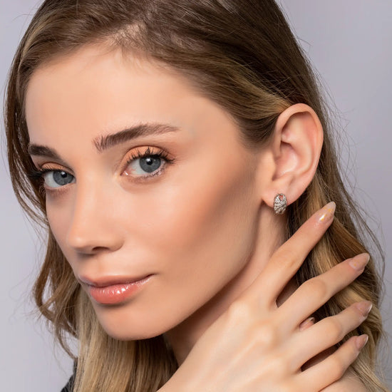Load image into Gallery viewer, huggie-earrings_silver
