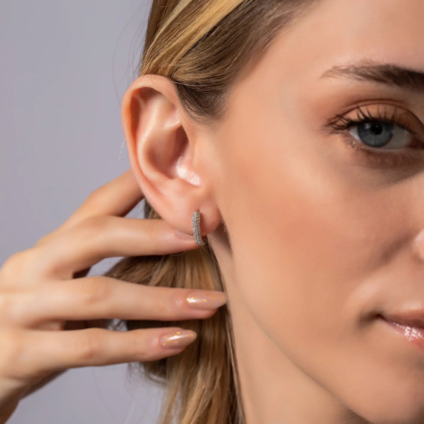 huggie-earrings_white