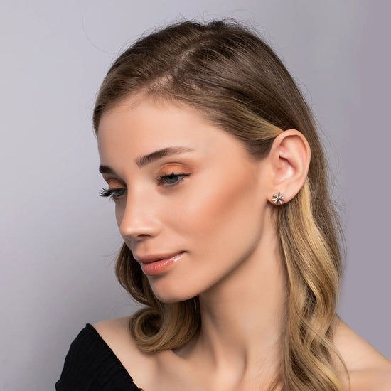 Load image into Gallery viewer, snowflake-earrings_silver
