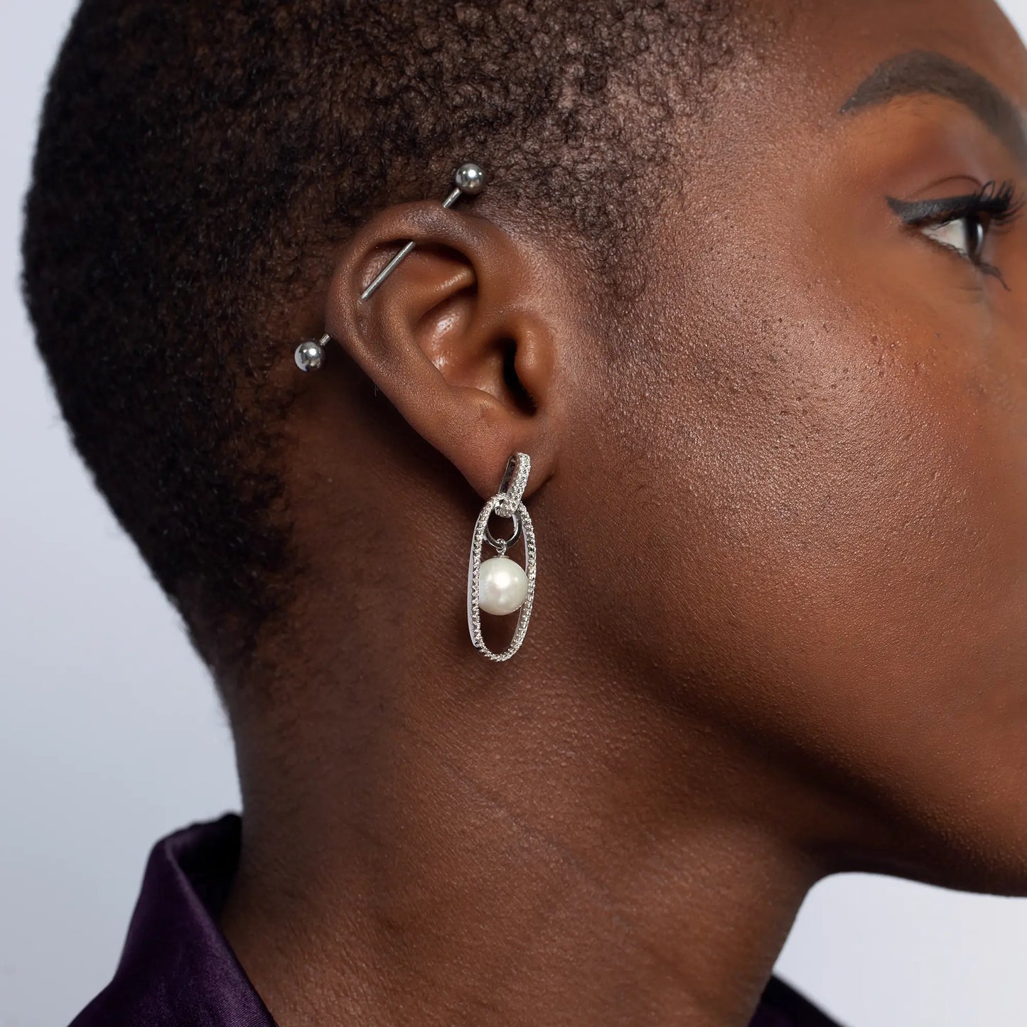 pearl-drop-earrings_white