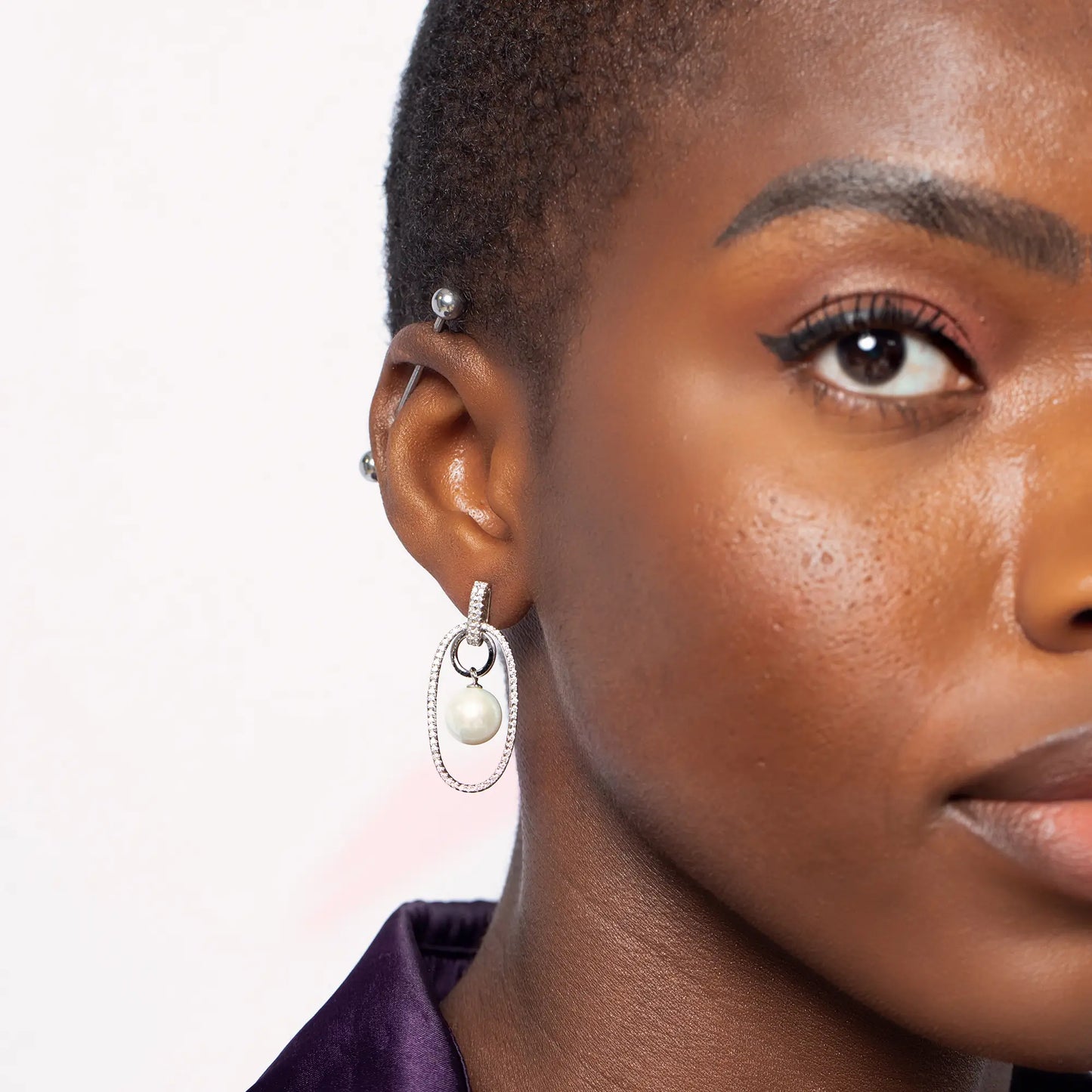pearl-drop-earrings_white