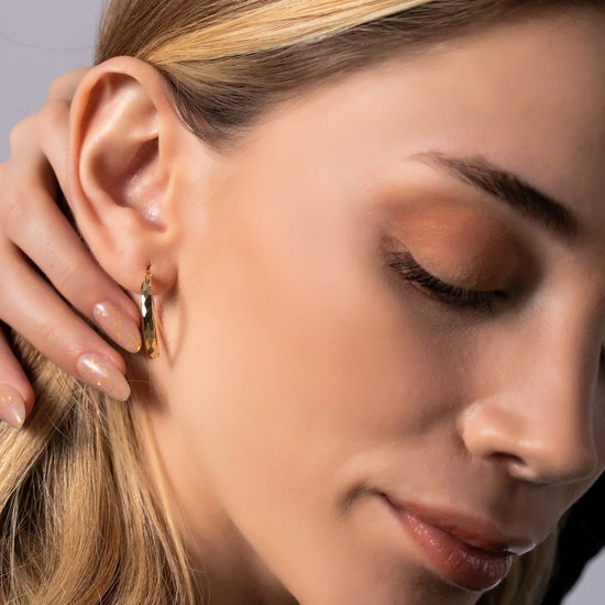 Load image into Gallery viewer, gold-plated-oo-earrings_yellow
