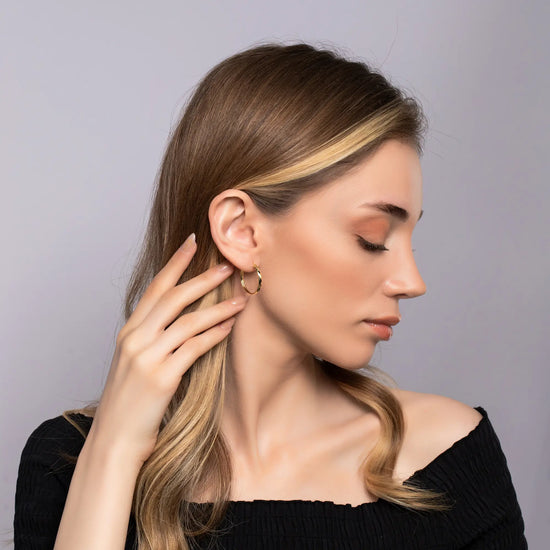 Load image into Gallery viewer, gold-plated-oo-earrings_yellow
