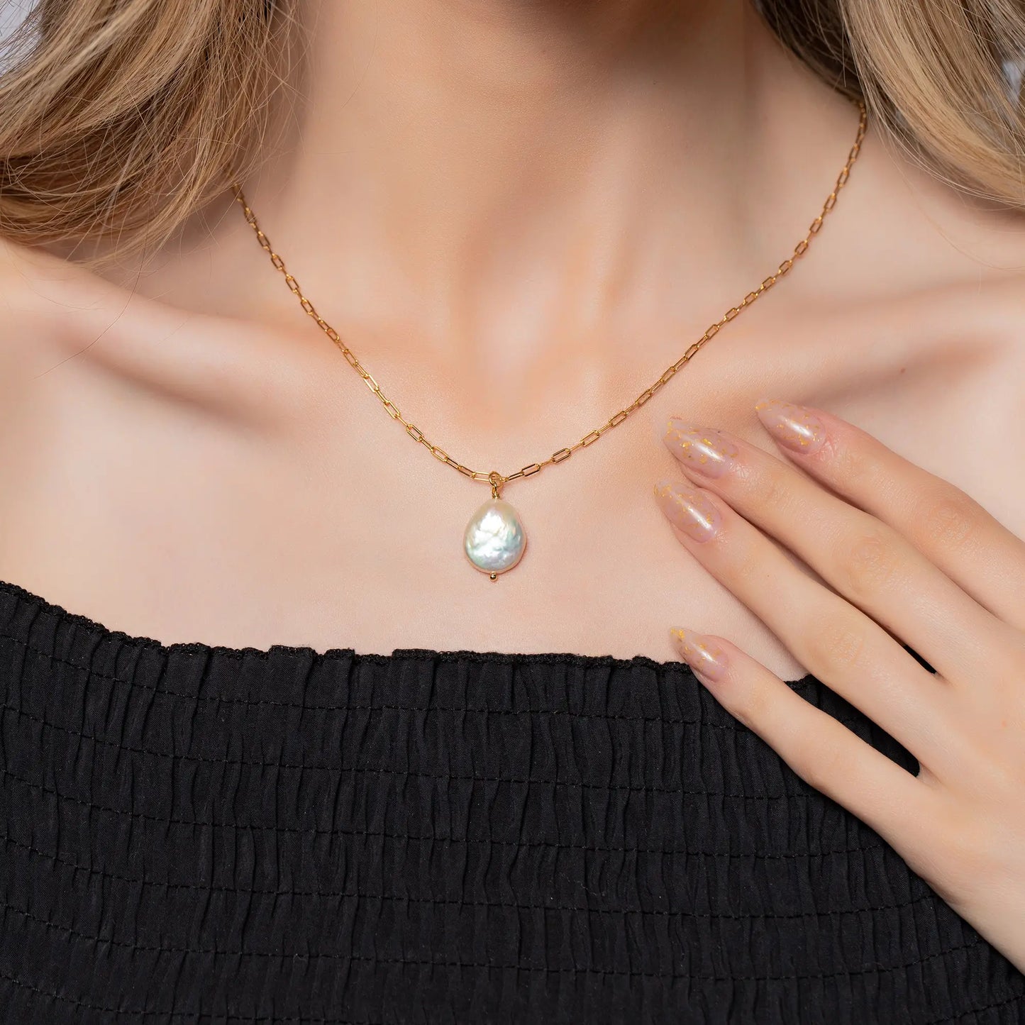 silver-necklaces_white