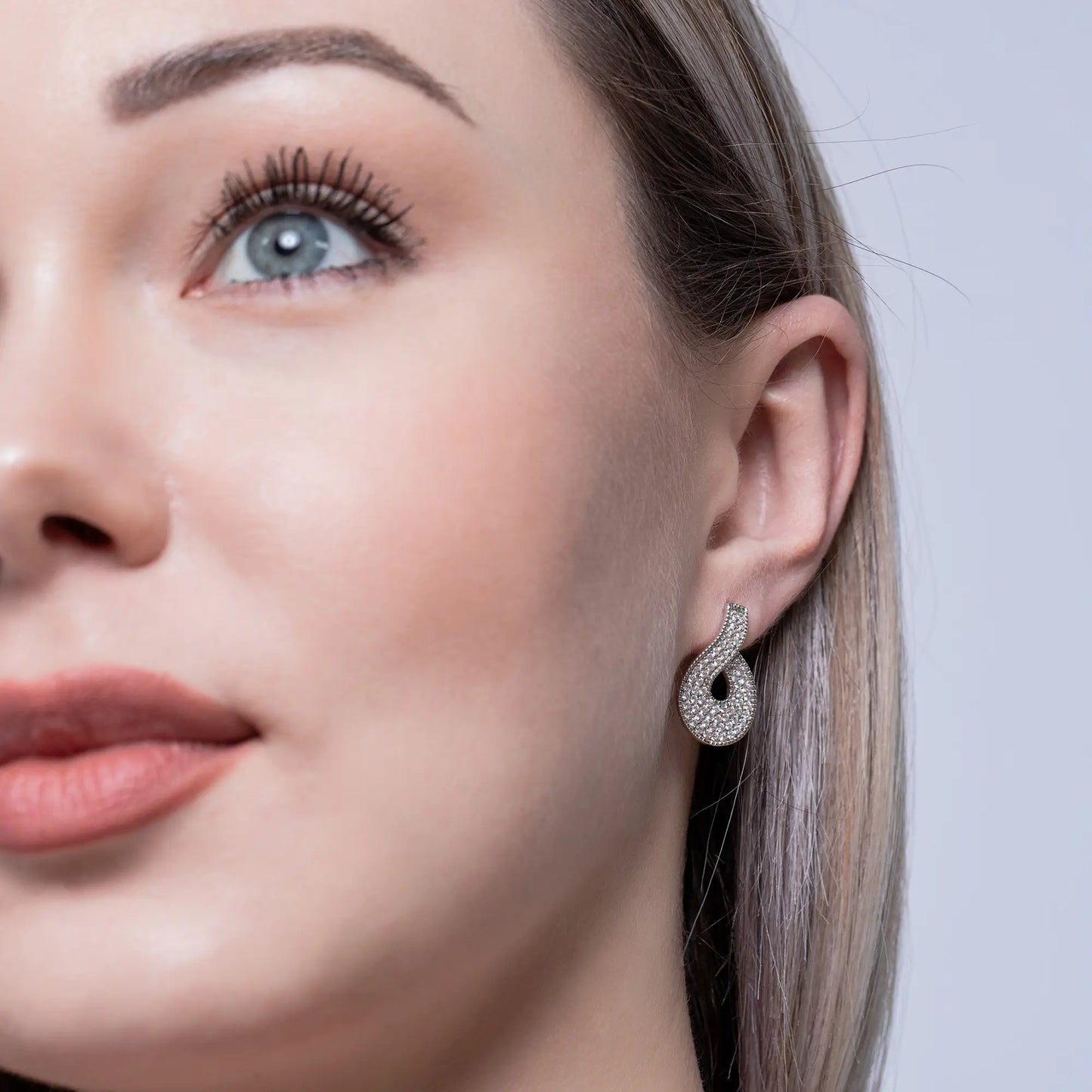 Drop-earrings_white