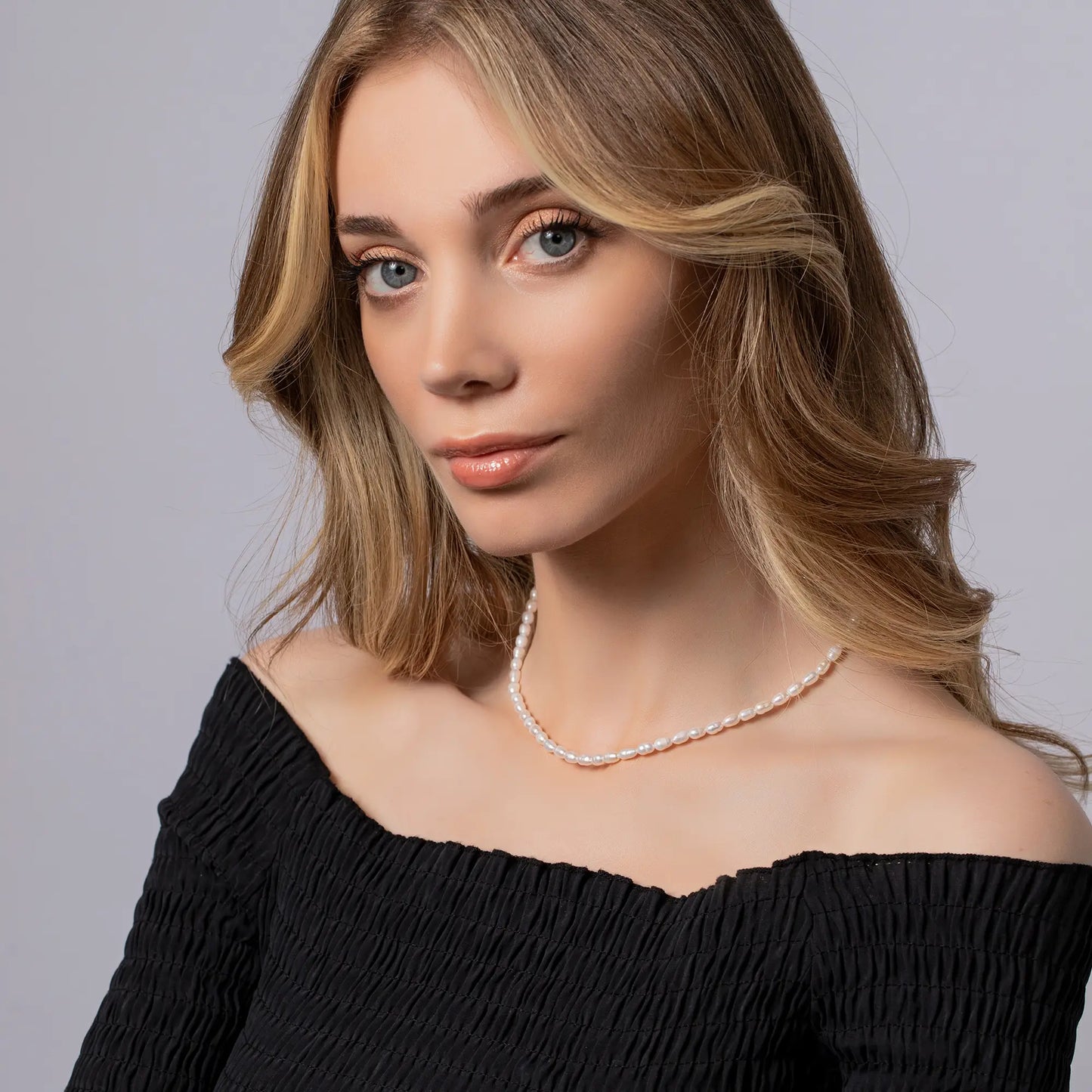 pearl-necklaces_white