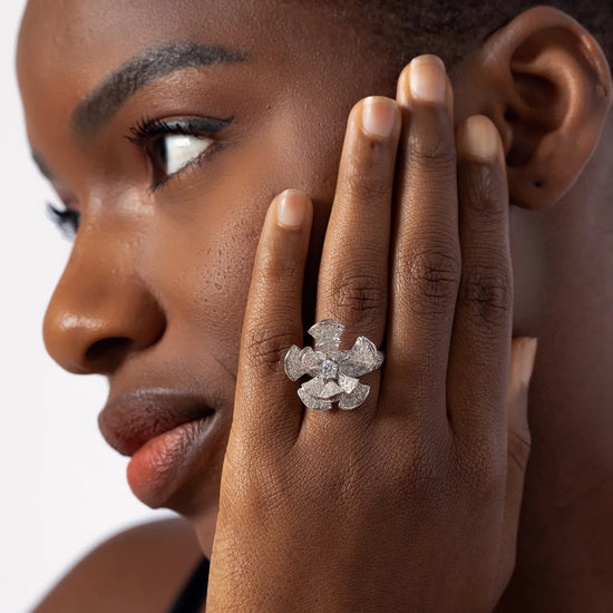 Load image into Gallery viewer, flower-engagement-ring_silver
