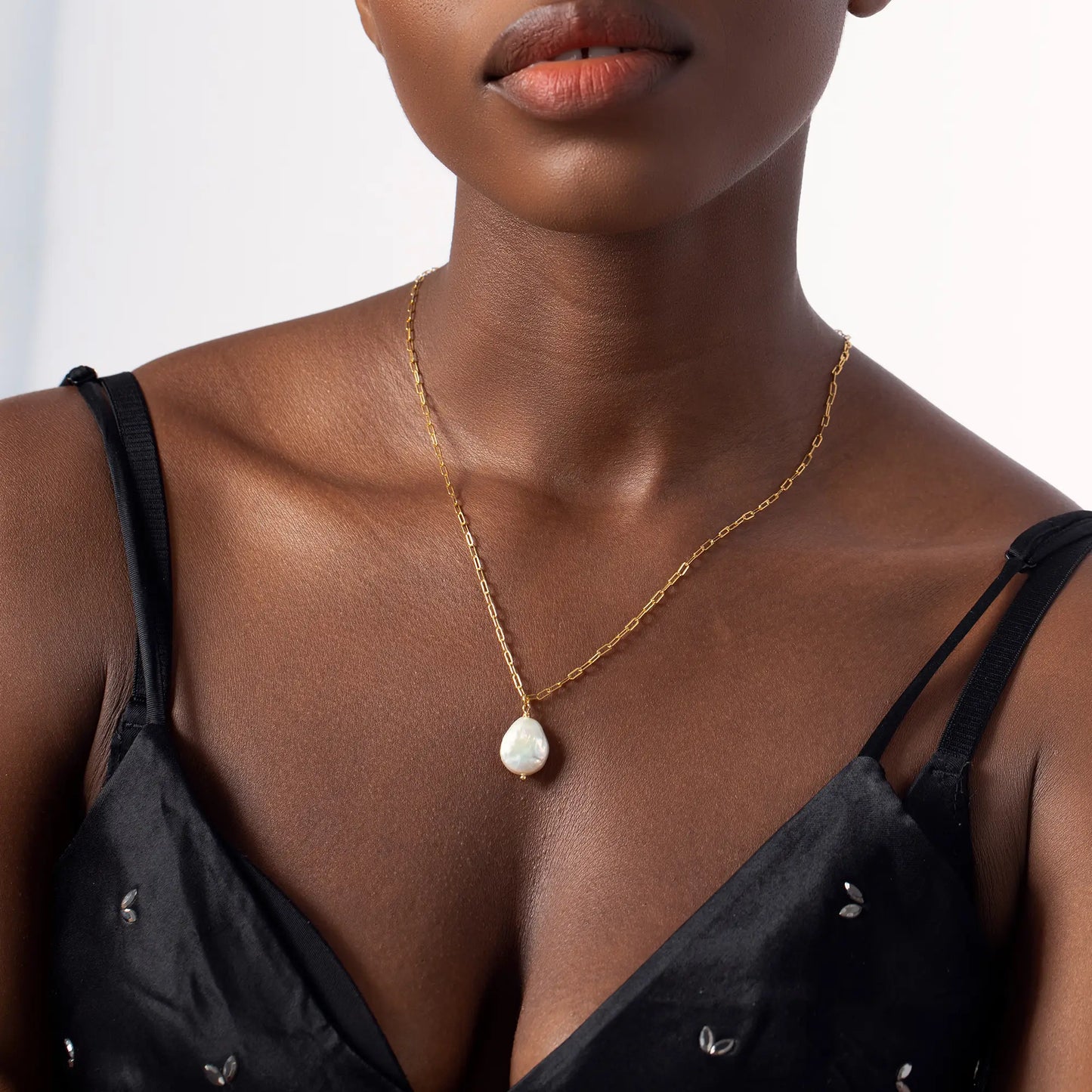 silver-necklaces_white