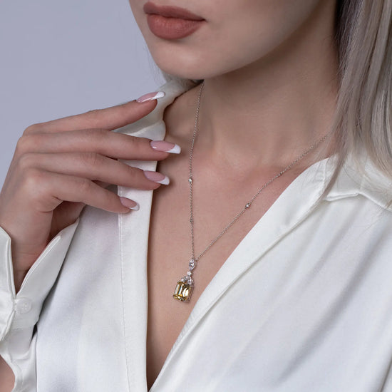 Load image into Gallery viewer, Baguette-diamond-necklace_yellow
