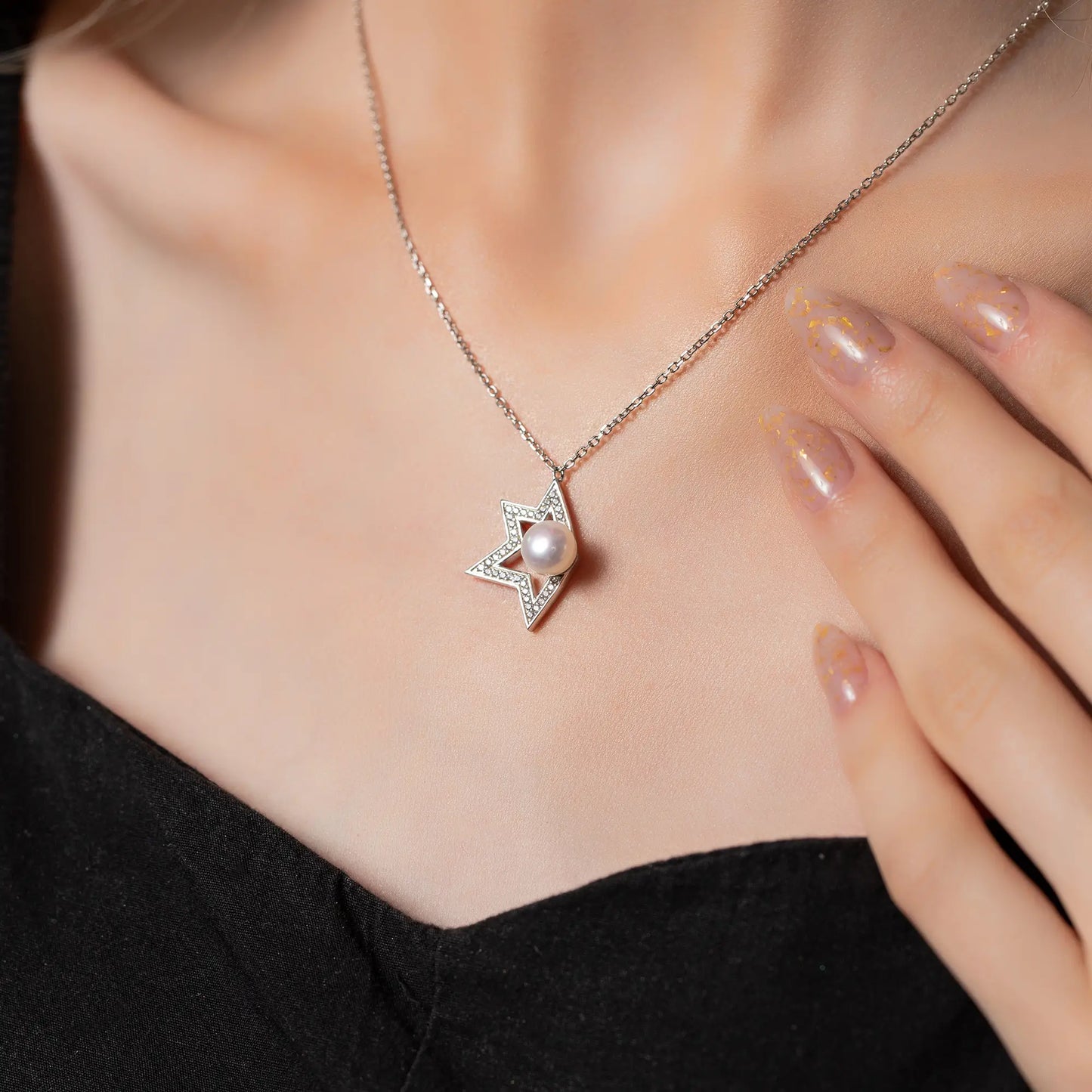 Pearl-Star-Necklace_white