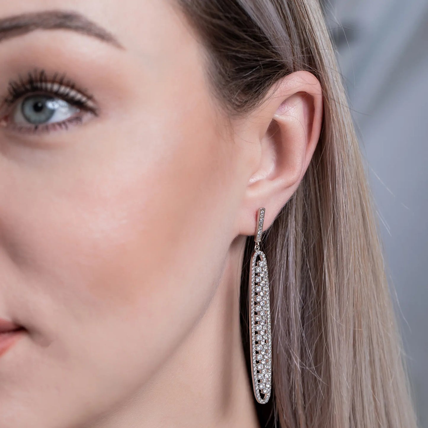 silver-earrings_white